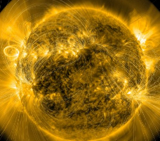 研究表明太阳的磁场起源于非常接近表面的地方